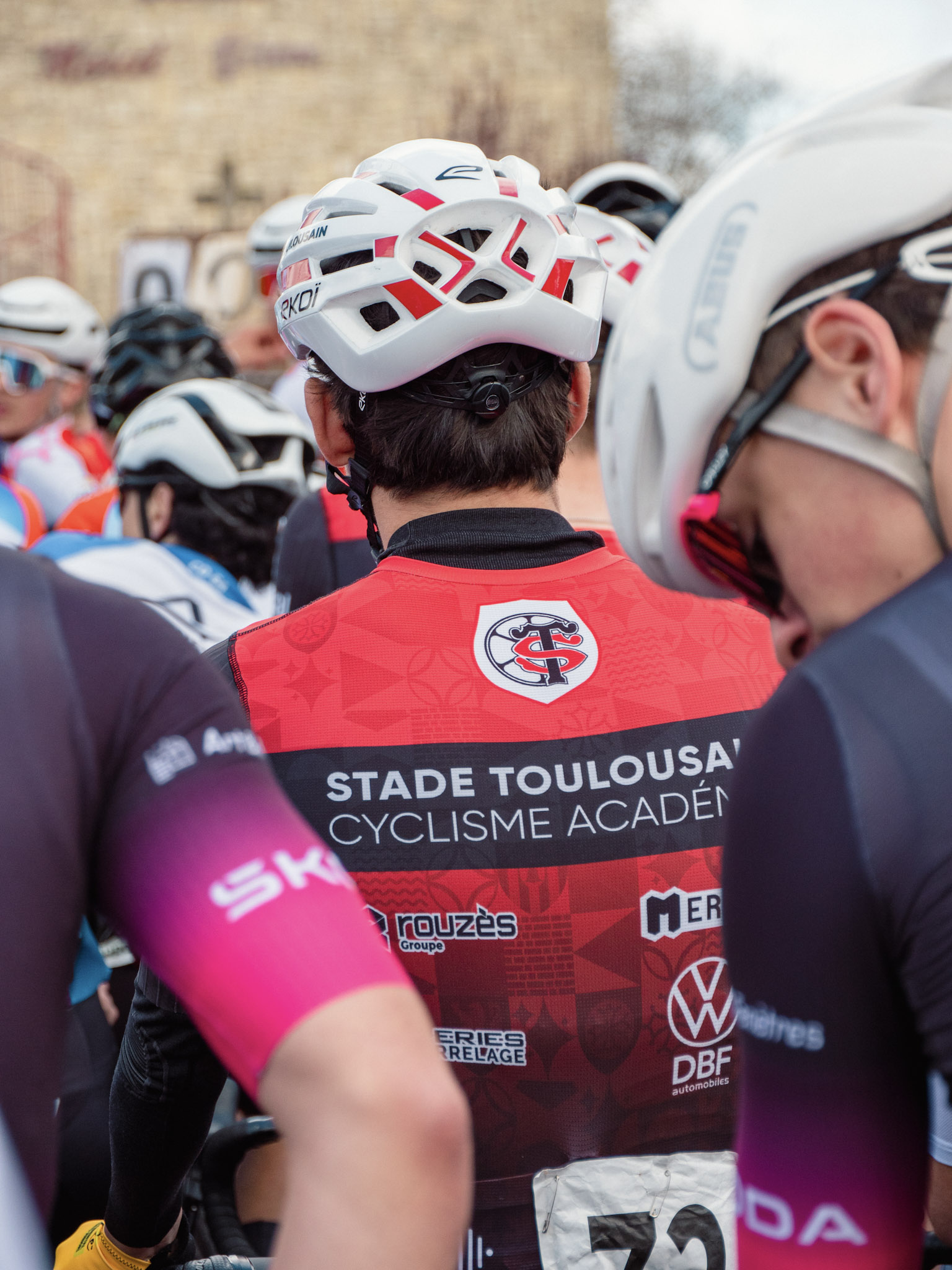 Coureur du Stade Toulousain Cyclisme Académie au départ d'une course